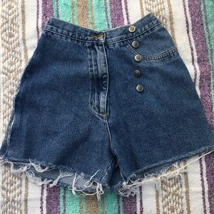High wasted button shorts